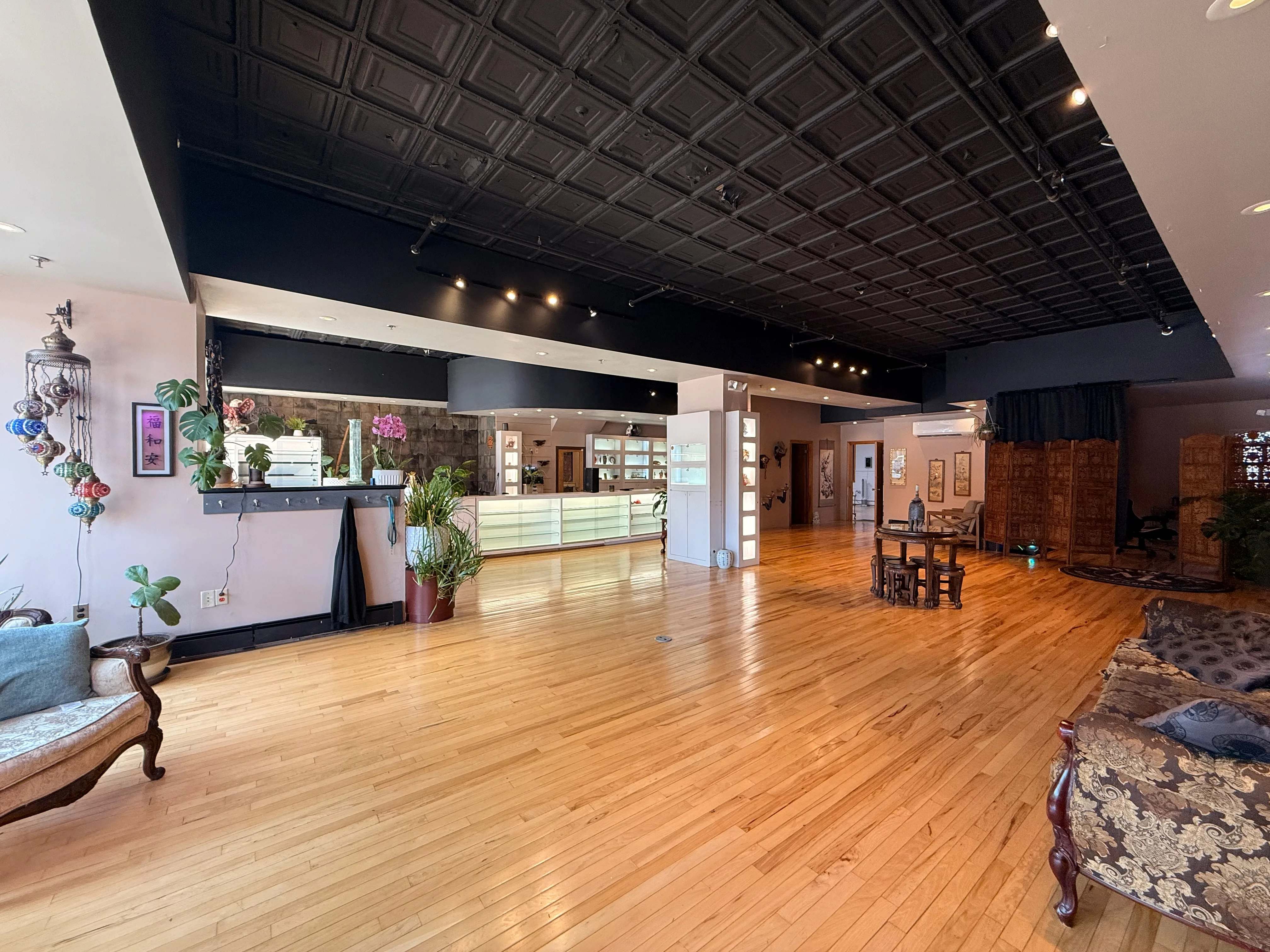 Spacious gallery and waiting area inside Illustrated Alex Tattoo and Piercing